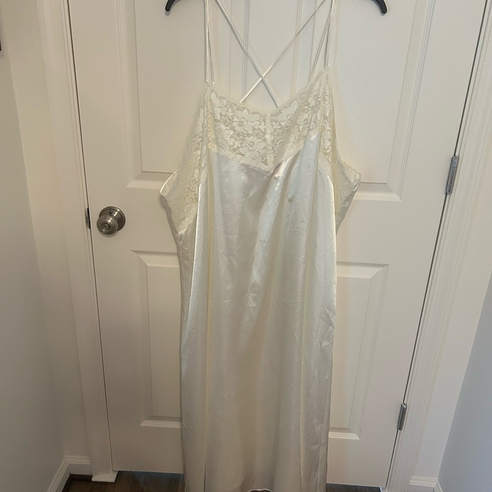 NWOT Elegant Lace Trim Satin Nightgown plus size 4X